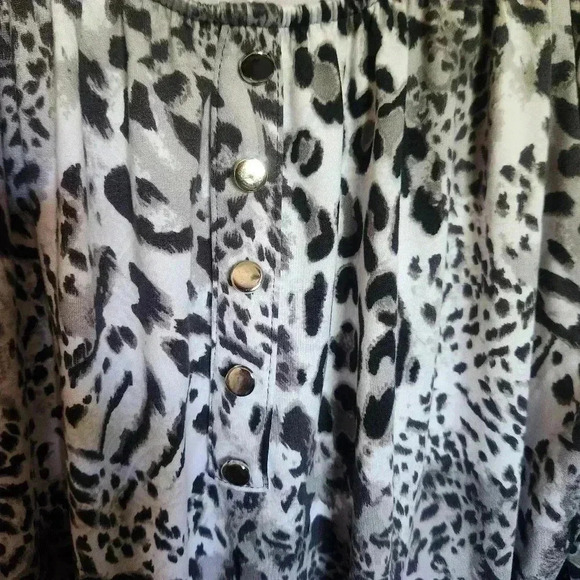 Classic Edition Women's  Leopard 3/4 Sleeve Blouse - Size XL - Picture 6 of 9